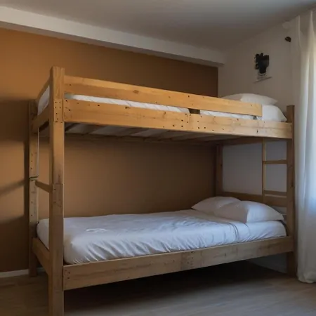 Umweltfreundliches Gemuetliches Etagenbett Zimmer Mit Privatem Bad Naehe Flughafen